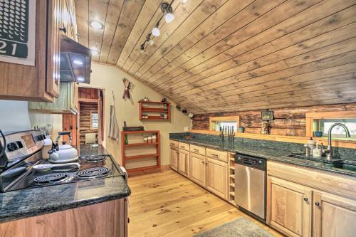 Cambridge Cabin < 2 Mi to Smugglers' Notch! in Džefersonvila (VT)