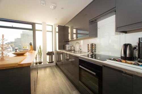 Kitchen, * PANORAMIC PENTHOUSE WITH SEA & CITY VIEWS in Bournemouth