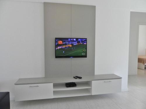 Apartment image 8