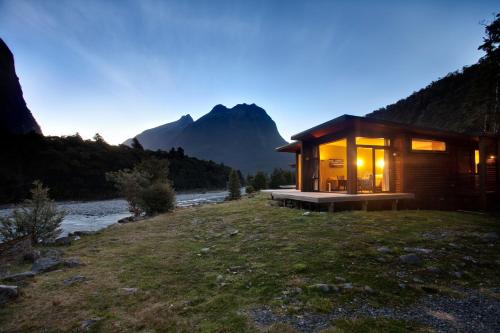 Milford Sound Lodge - Accommodation - Milford Sound