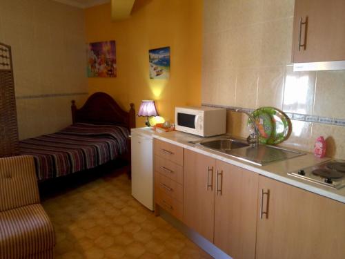 Kitchen, Guest House Pacifica in Quarteira