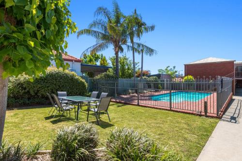 Bassein, Burke And Wills Motor Inn Swan Hill in Swan Hill
