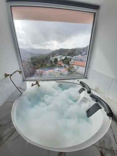 Aprosmeno Jacuzzi House 1 in Agros