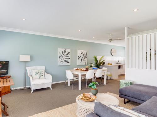 Ocean Blue Apartment Three in Currarong