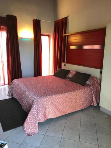 Room in Guest room - Spacious double room in Alba chambre d'hôte Pedemons