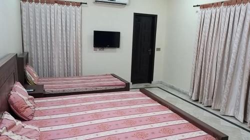 Three Bedrooms Home Johar Town