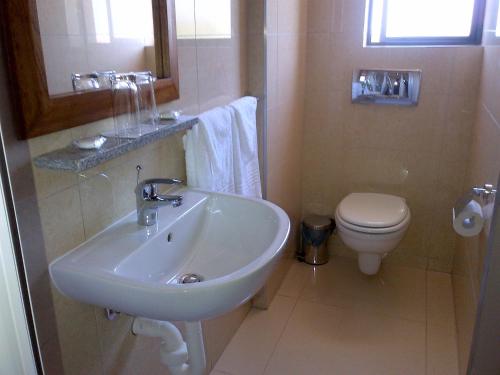 Bathroom, Mesami Hotel in Berea