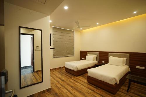 Hotel Regal By Rhytham
