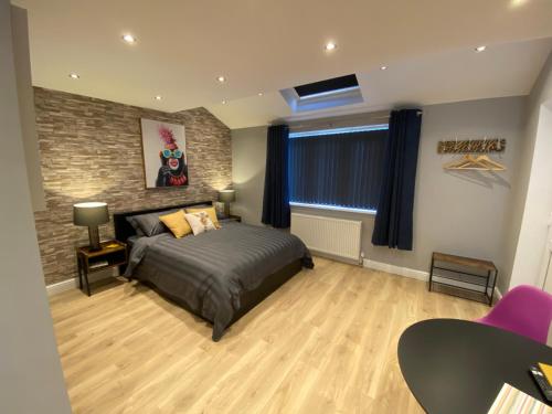 Modern Luxury 1 bed apartment with parking near Stansted Airport