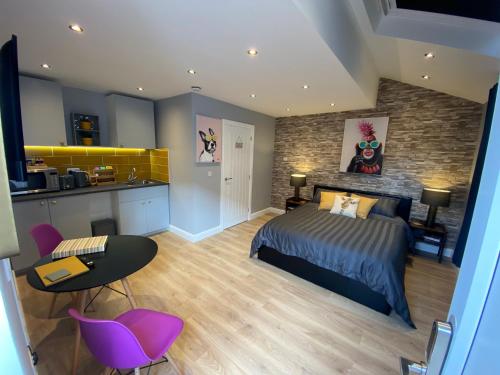Modern Luxury 1 bed apartment with parking near Stansted Airport photo 3