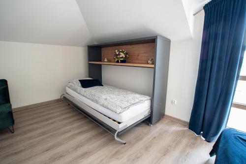 1 double bed, 1 twin bed