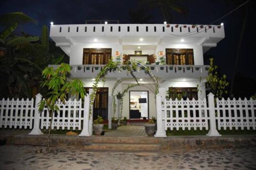 8 Bedroom Villa with a Pool in Downsouth,Sri Lank