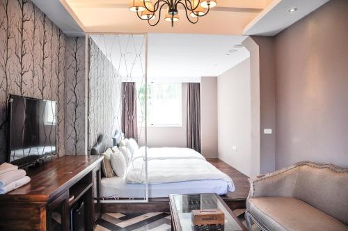4 queen beds