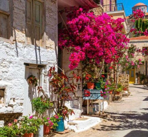 ZARTA a Cosy Stone Village House with Splendid View