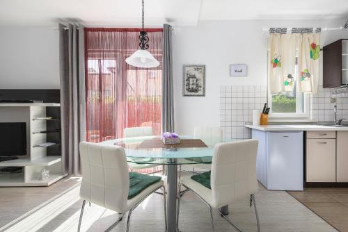 MIRJANA house with apartments in Duba