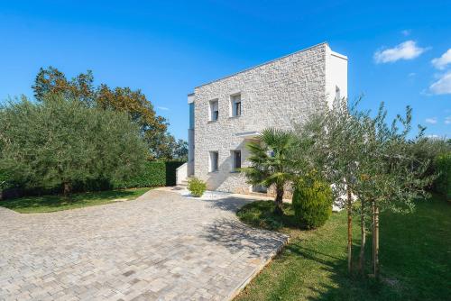 MIRJANA house with apartments in Duba