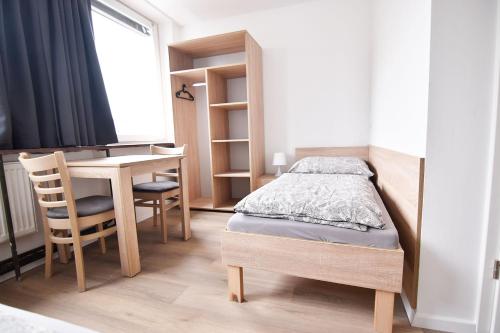 Zimmer24Frei Boardinghouse 3.1km von Frechen entfernt