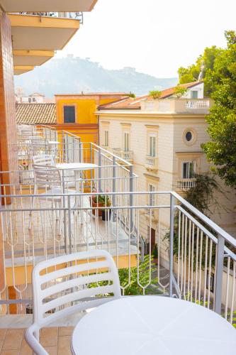 Sorrento Central and Sea View Flats - image 14