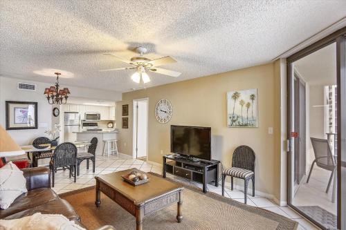 Phoenix 7 Unit 1013 near Kayden's