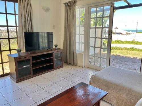 26 Settler Sands Beachfront Accommodation Sea View