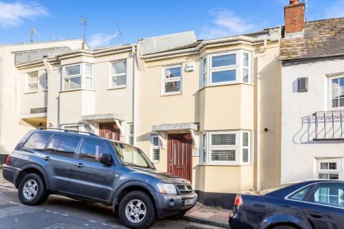 Three-Bedroom House image 5