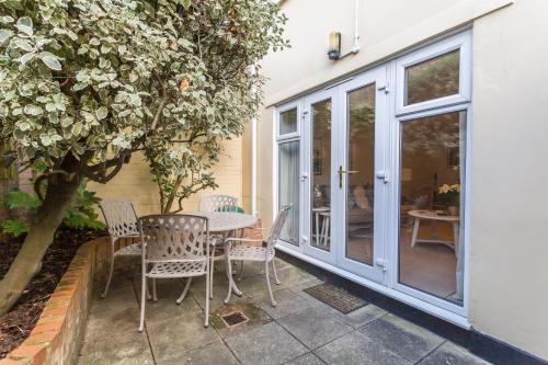 Three-Bedroom House image 2