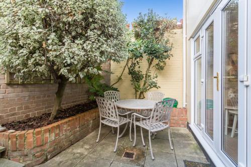 Three-Bedroom House image 1