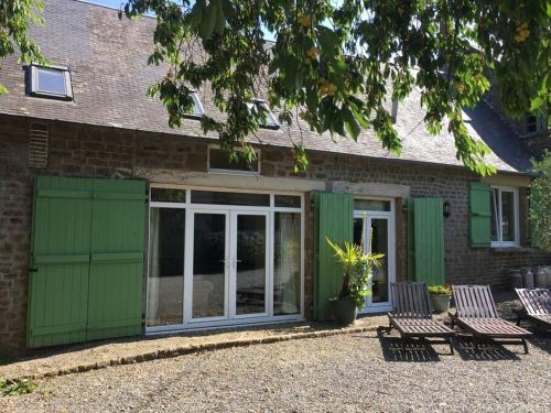 Spacious house with indoor pool in Rural Normandy gîte à louer Barenton