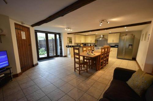 Iekārtas, Lower Curscombe Barn - Beautiful 400-year-old threshing barn. Pet-friendly. in Feniton