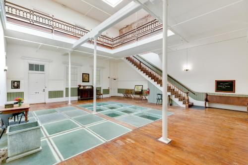 Strand Balcony Lofts - image 7