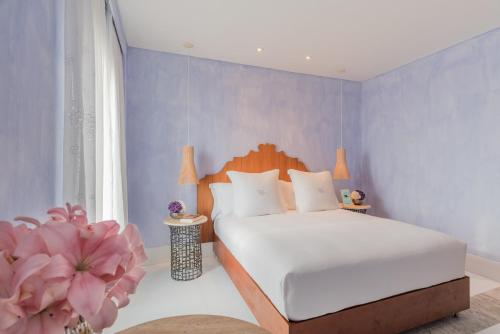 Double Room image 6