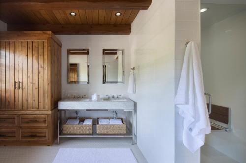 Book the One-Bedroom Suite One-Bedroom Suite