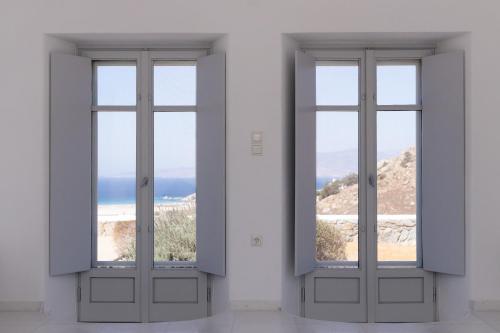 Immaculate large fully equipped villa for 8. Panoramic sea views in Mikri Vigla