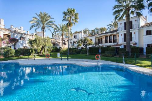  Lagunabeach townhouse, Ferienwohnung in Estepona