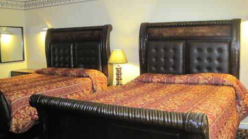 Queen Room with Two Queen Beds and Kitchenette