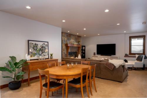 Five-Bedroom House image 6