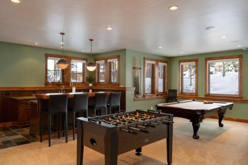 Five-Bedroom House image 4