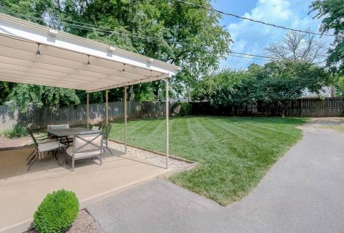 Charming 2 BR 1 BA with outdoor patio and grill close to downtown in Hill N Dale