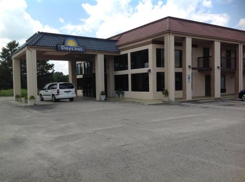 . Days Inn by Wyndham Clinton