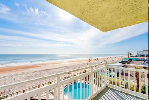 Beachfront Bliss - Suite at Symphony Beach Club in Ormond Beach, USA