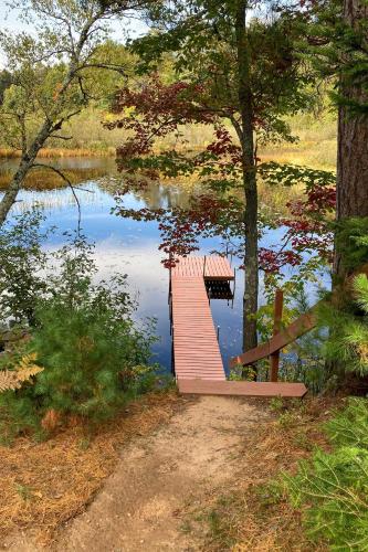 Cozy Eagle River Home with Paddleboard and 2 Kayaks!