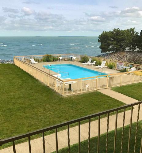 Clinton Inn & Suites in Port Clinton, USA