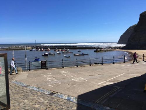 LetAway - Captain Cook's Cottage, Staithes