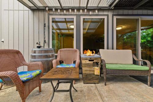 Beaverton Highlands Retreat – Beaverton, OR