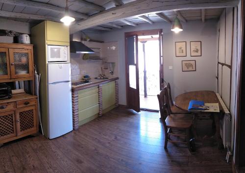 Konyha, Alojamientos La Herrera in San Esteban De La Sierra