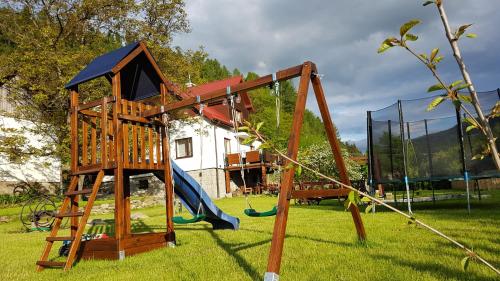 สนามเด็กเล่น, Agroturystyka Corno Owca in ซิเซียก