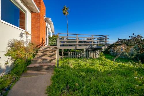 Charming Beach Cottage in Cardiff