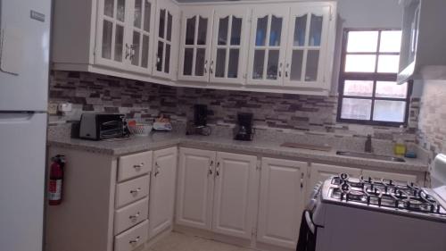 Michand Guest Apartments- Cozy one or two bedroom- 5 walk minutes from airport 10 mins drive to Oistins or beach