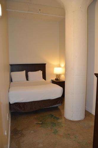 Los Angeles East 4th St Apartments 30 Day Stays - image 12