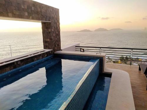 Lujoso Penthouse con alberca privada para 15 personas en Mazatlan, Sin.